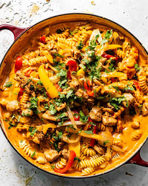 CREAMY CHICKEN FAJITA FUSILLI
