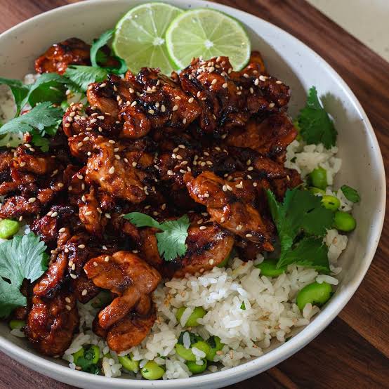 VEGGIE Hot Honey Korean Shicken & Garlic Edamame Rice